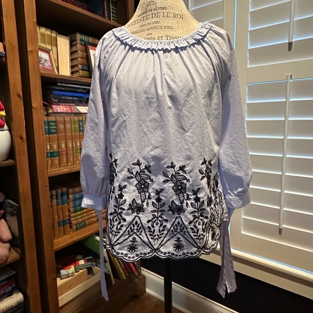 Sweet Wanderer Embroidered White Blouse